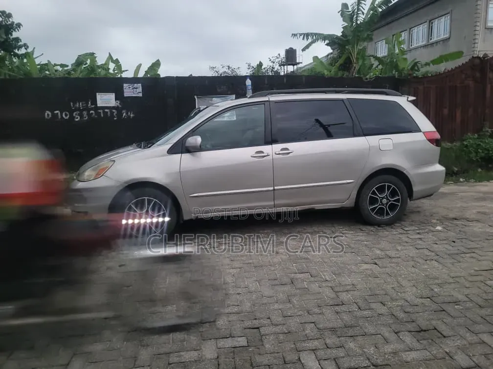 Toyota Sienna 2007 Silver