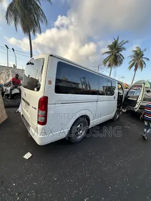 Toyota HiAce 2012 White