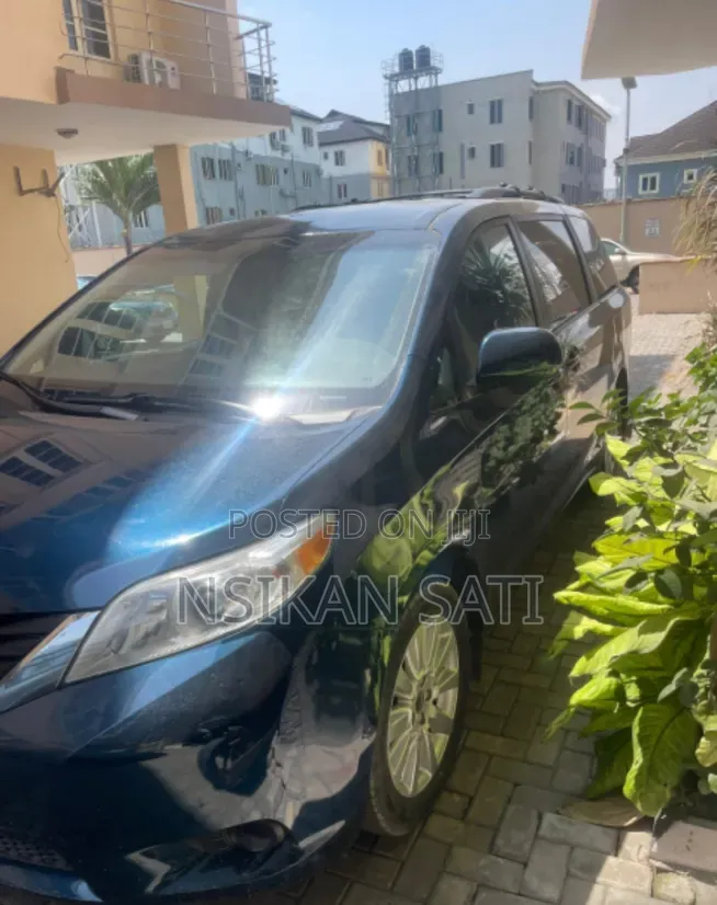 Toyota Highlander 2011 Blue