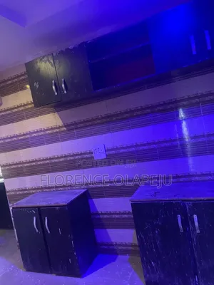 3bdrm Block of Flats in Oluyole Estate for rent