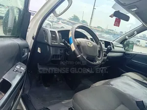Toyota HiAce 2016 White