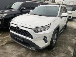 Toyota RAV4 XLE Premium 2021 White