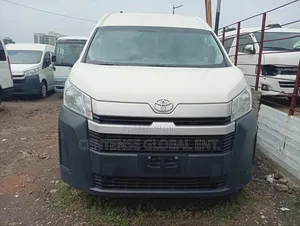 Toyota HiAce 2019 White