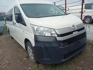 Toyota HiAce 2019 White
