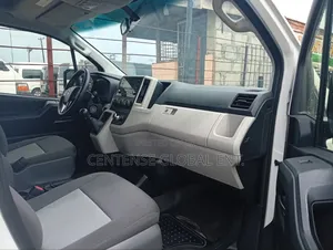 Toyota HiAce 2019 White