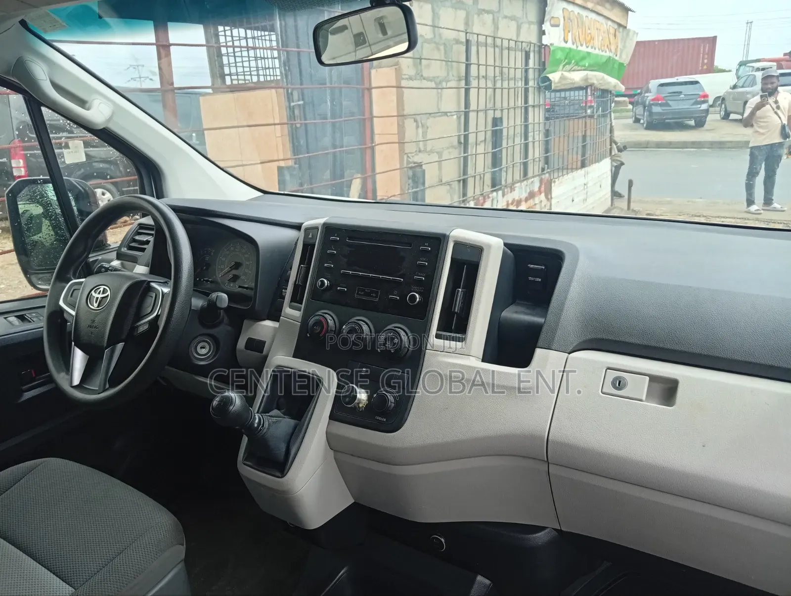 Toyota HiAce 2019 White