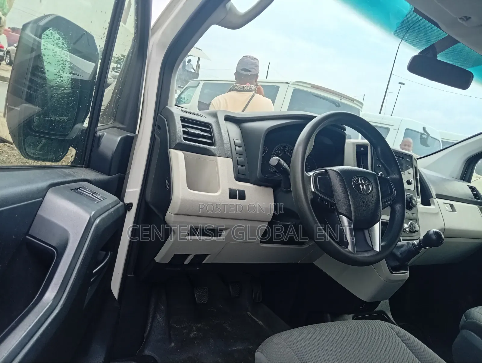 Toyota HiAce 2019 White