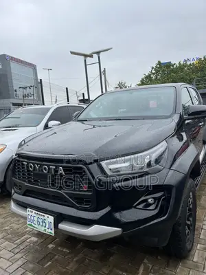 Toyota Hilux 2024 Black