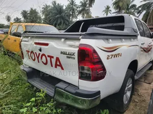 Toyota Hilux 2018 White