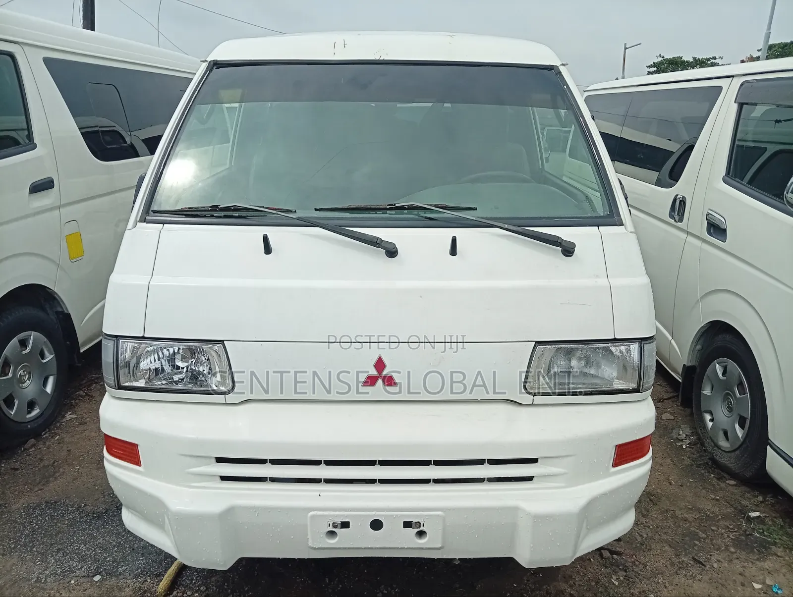 Mitsubishi L300 2005 White