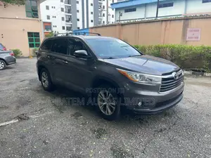 Toyota Highlander LE Plus V6 4x4 (3.5L 6cyl 6A) 2016 Gray