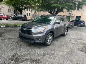 Toyota Highlander LE Plus V6 4x4 (3.5L 6cyl 6A) 2016 Gray