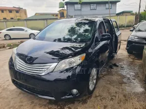 Toyota Sienna 2012 Black