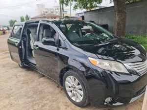 Toyota Sienna 2012 Black