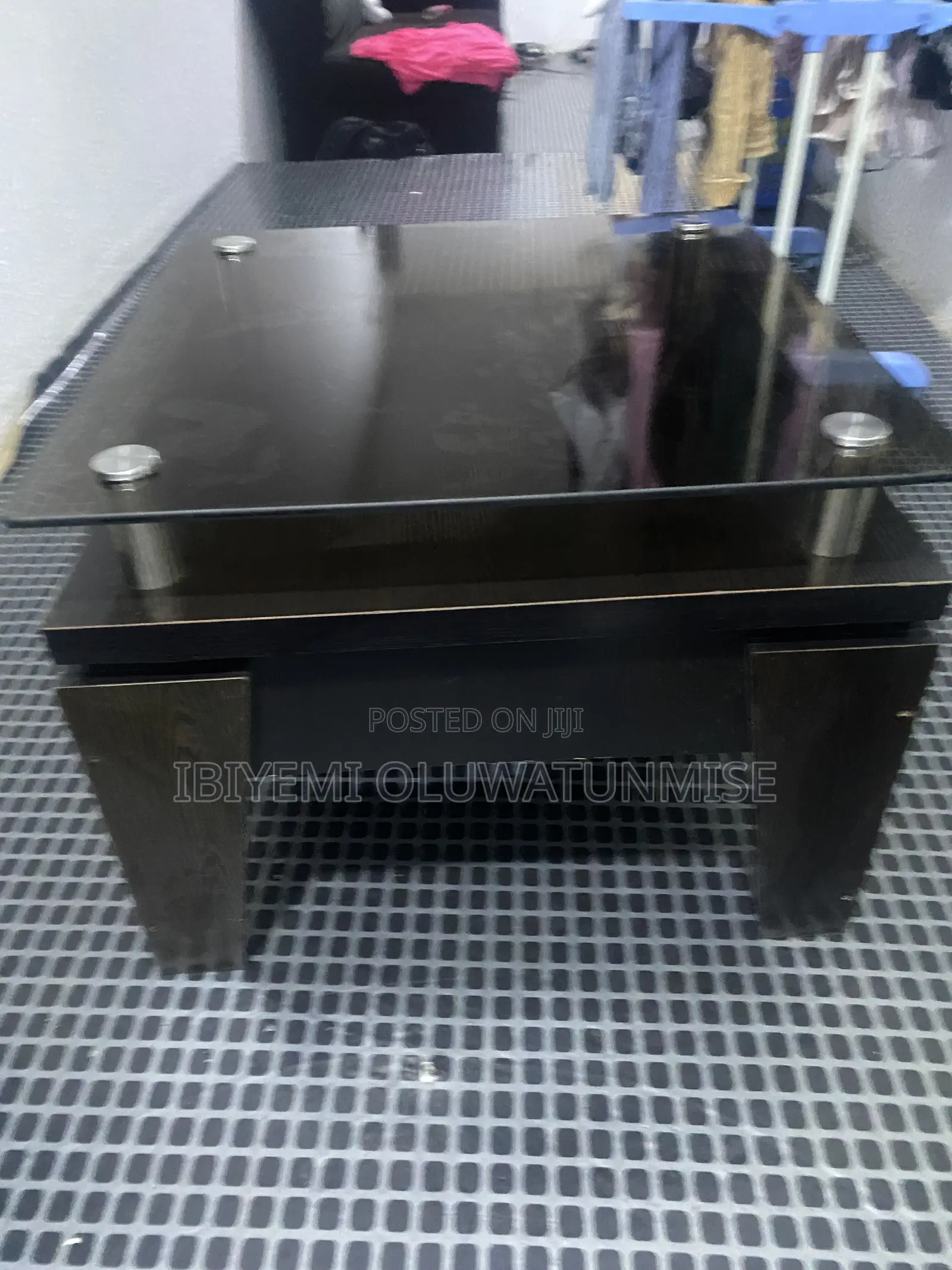 Modern Glass Center Table – Elegant Sturdy