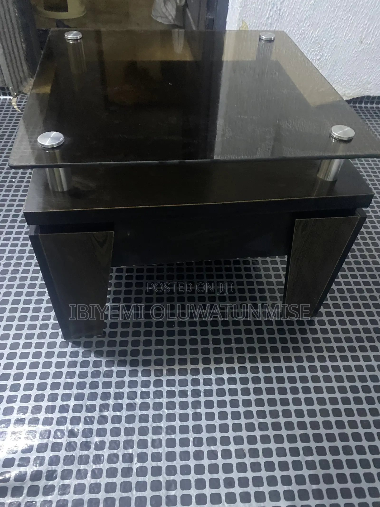 Modern Glass Center Table – Elegant Sturdy