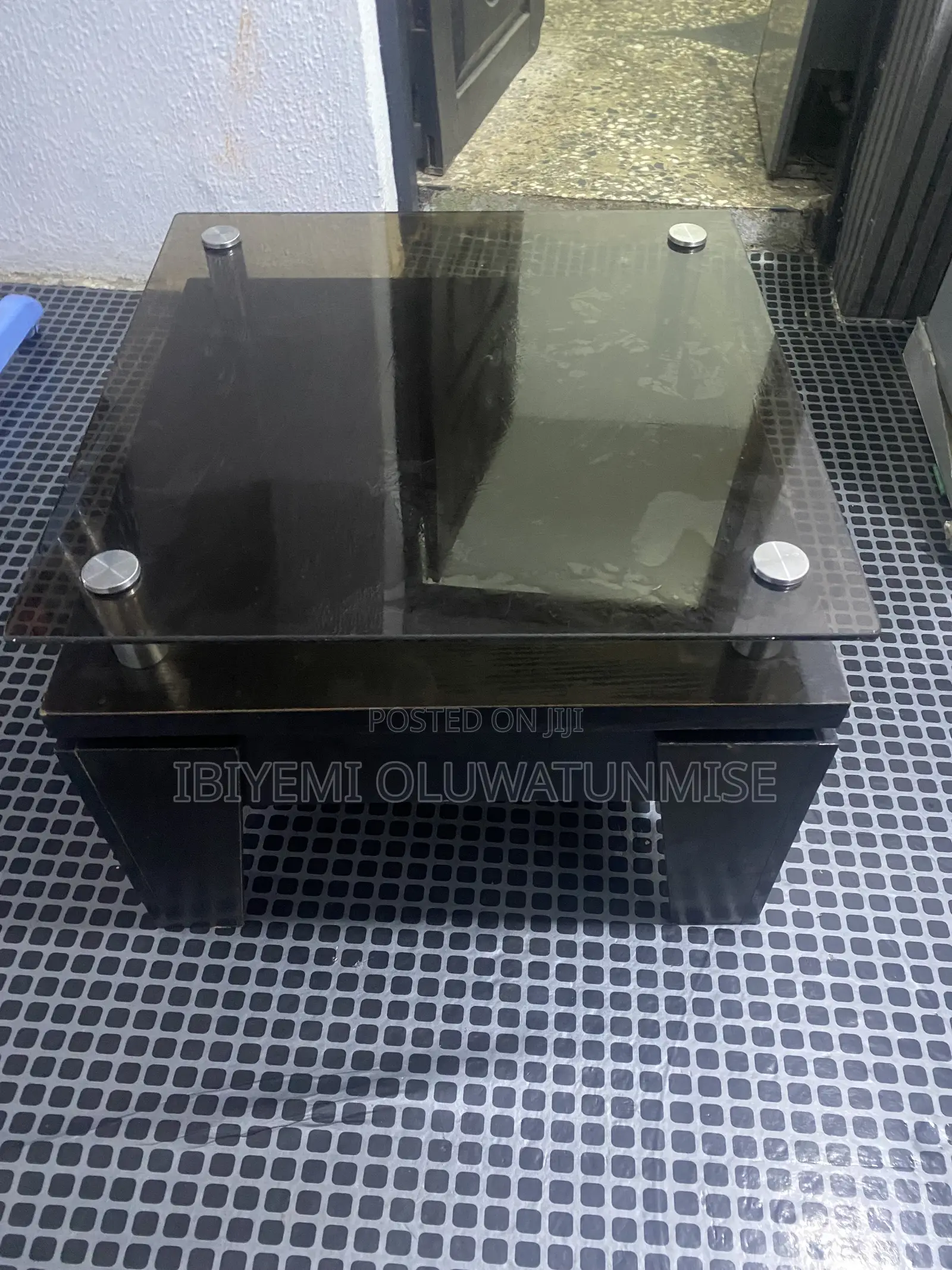 Modern Glass Center Table – Elegant Sturdy