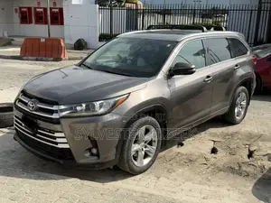 Toyota Highlander Limited 4dr SUV AWD (3.5L 6cyl 6A) 2015 Gray