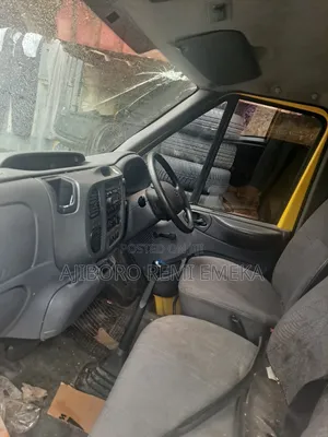 Ford Transit 2004 Yellow