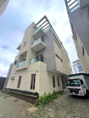 5bdrm House in Banana Island for sale