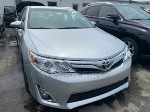 Toyota Camry LE 4dr Sedan (2.5L 4cyl 6A) 2013 Silver