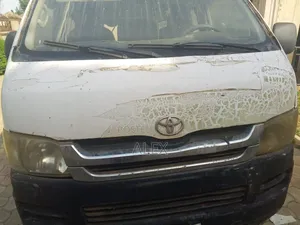 Toyota HiAce 2010 White