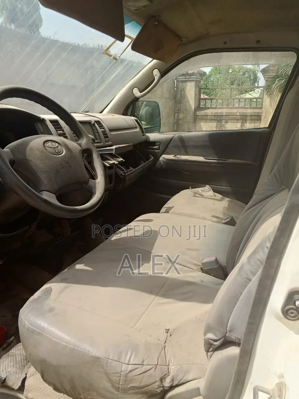 Toyota HiAce 2010 White