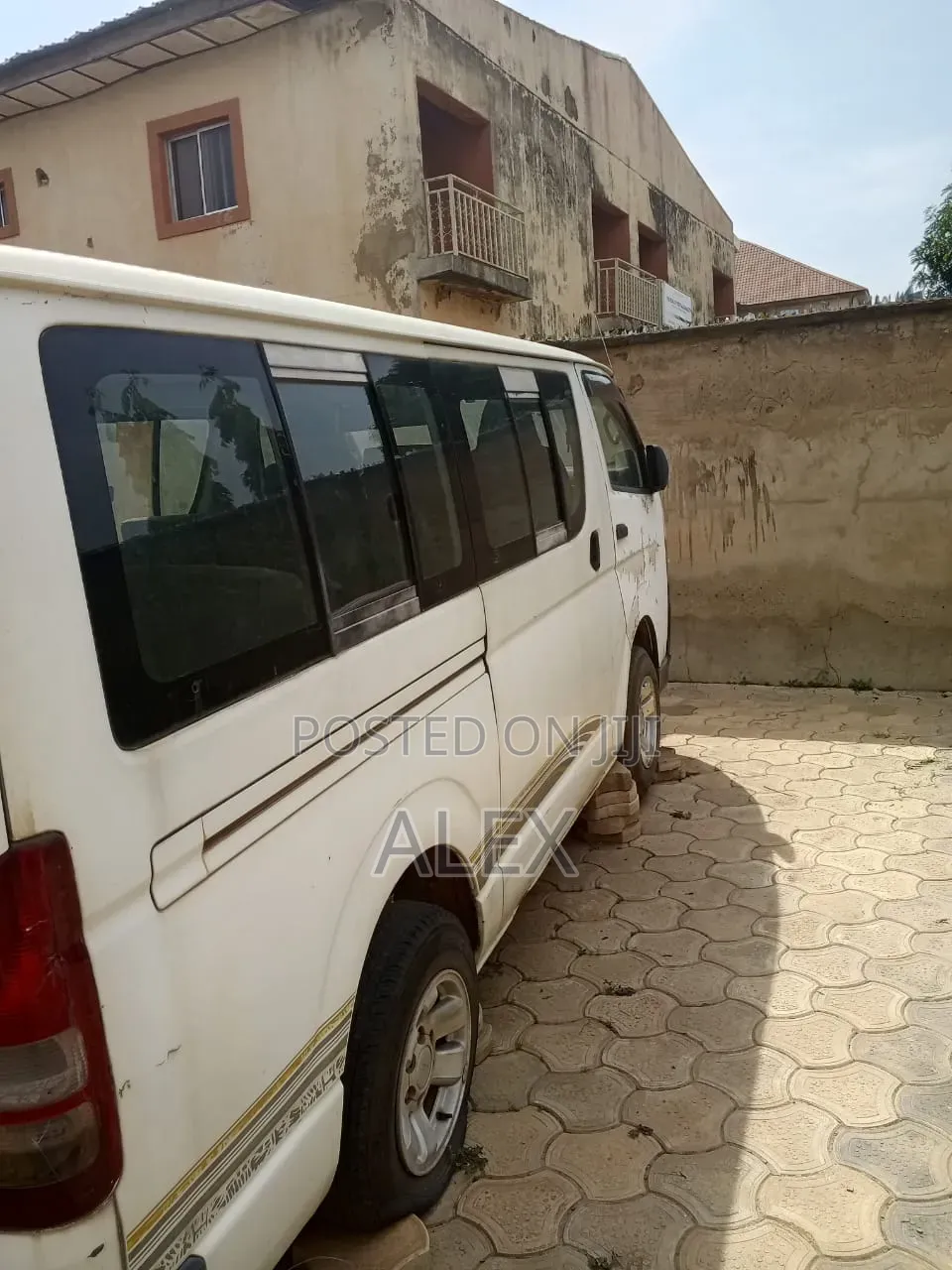 Toyota HiAce 2010 White