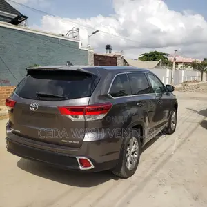 Toyota Highlander Limited 4dr SUV (3.5L 6cyl 6A) 2015 Brown