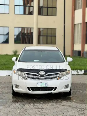 Toyota Venza XLE 2010 White