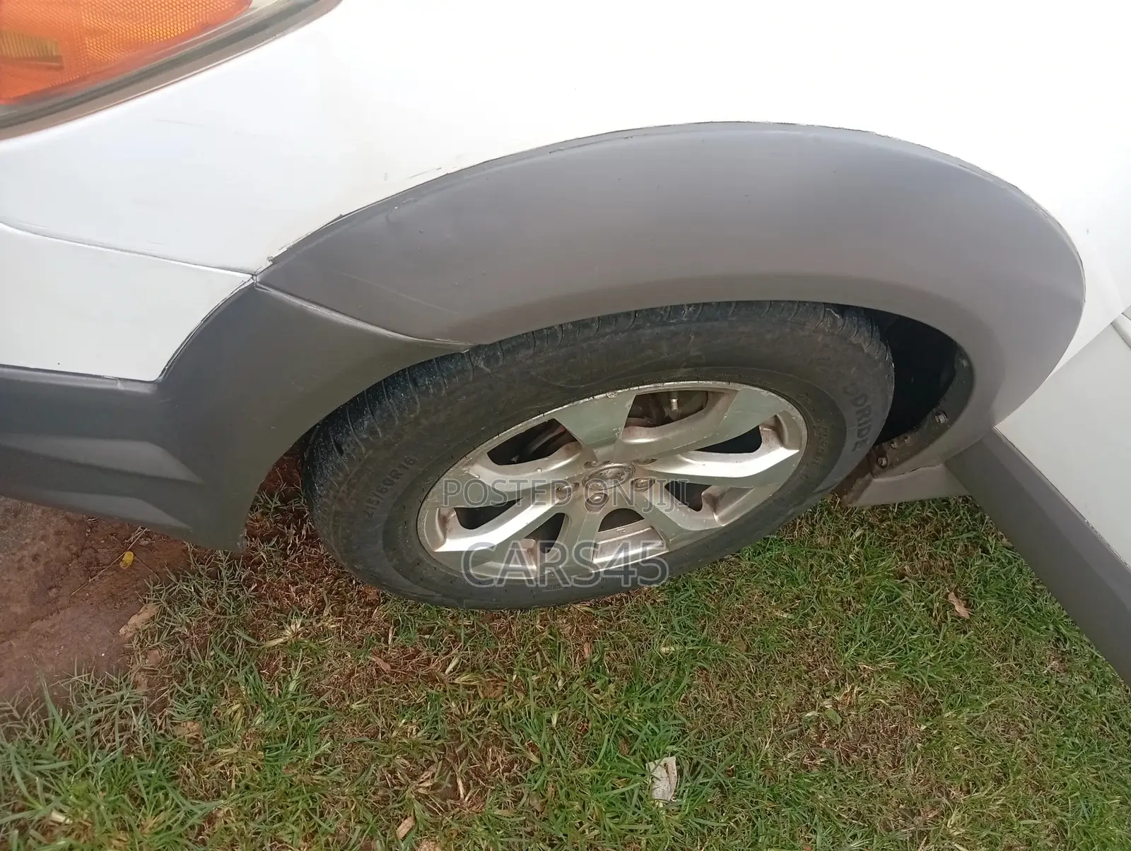 Pontiac Vibe 2006 White