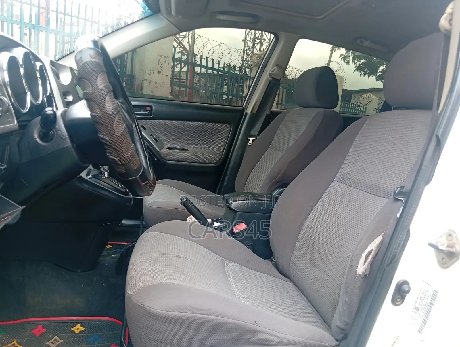 Pontiac Vibe 2006 White