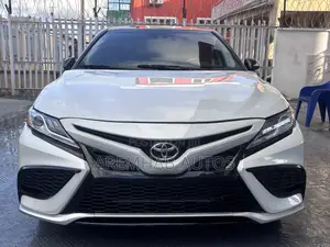 Toyota Camry XSE (2.5L 4cyl 8A) 2019 White
