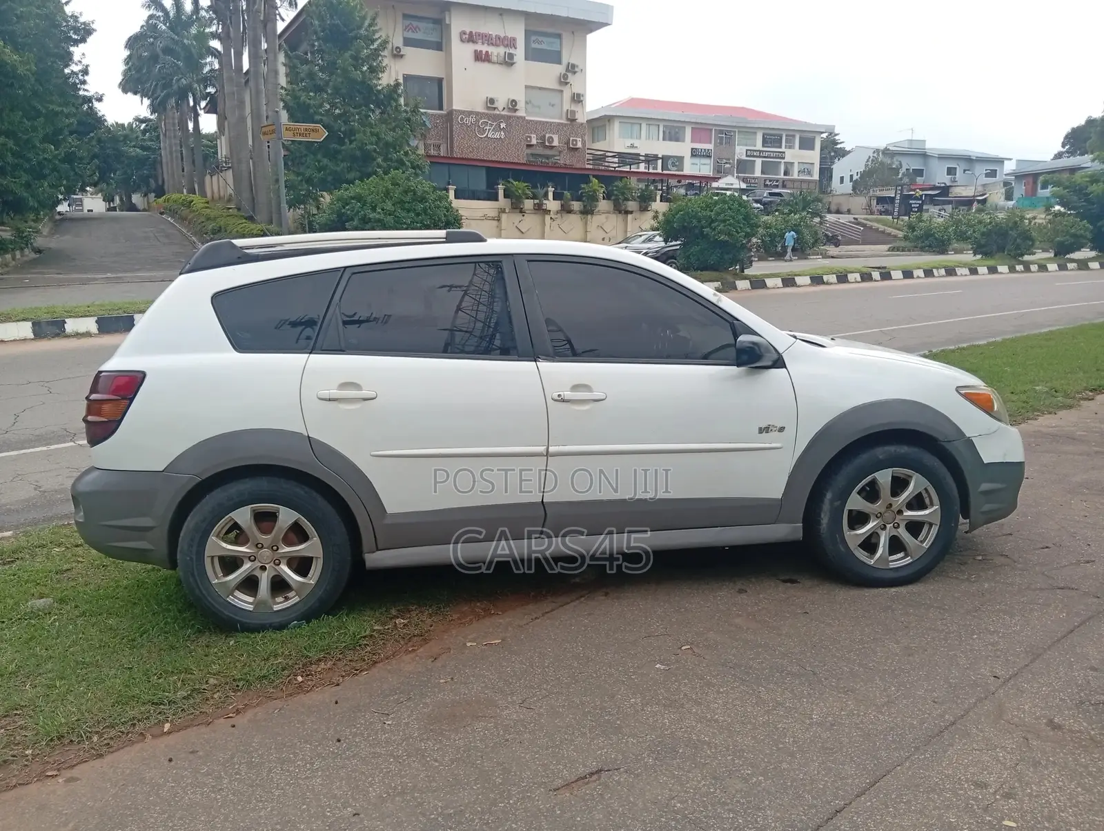 Pontiac Vibe 2006 White