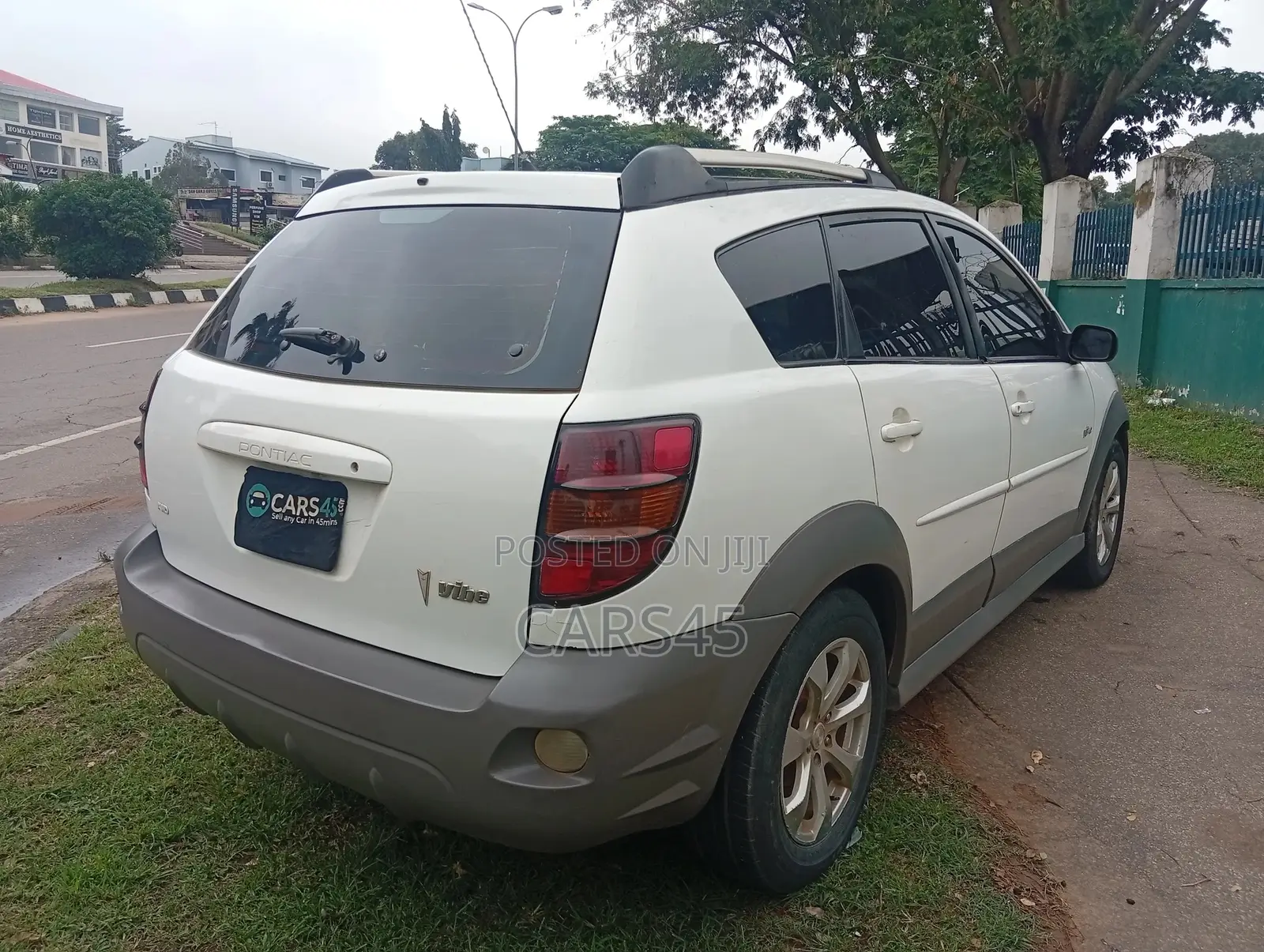 Pontiac Vibe 2006 White