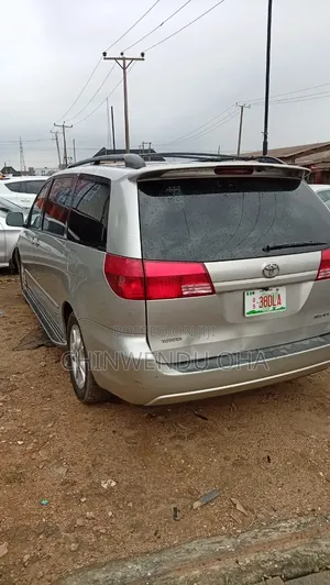 Toyota Sienna 2005 Silver