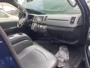 Toyota HiAce 2012 Blue