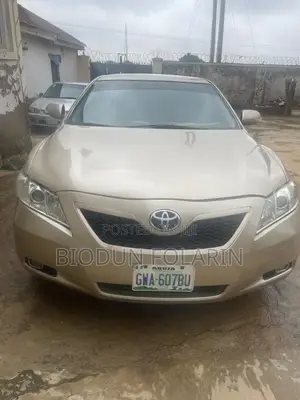Toyota Camry 2010 Gold