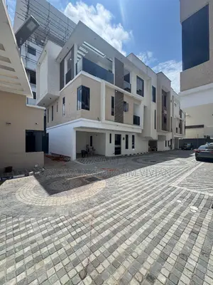 4bdrm Duplex in Lekki Phase 1 for rent