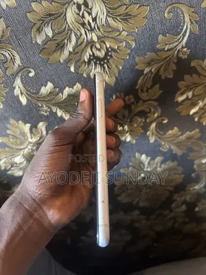 Apple iPhone XR 64 GB White