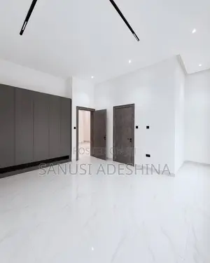 Mini Flat in Jahi Gilmore,,Very for rent