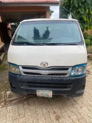 Toyota HiAce 2005 White