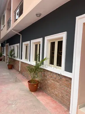 Furnished 3bdrm Apartment in Empire Court, Off Lekki-Epe Expressway