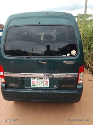 Suzuki APV Minibus 2012 Green