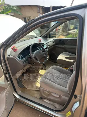 Toyota Sienna LE 2003 Gold