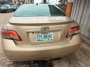 Toyota Camry 2008 Gold