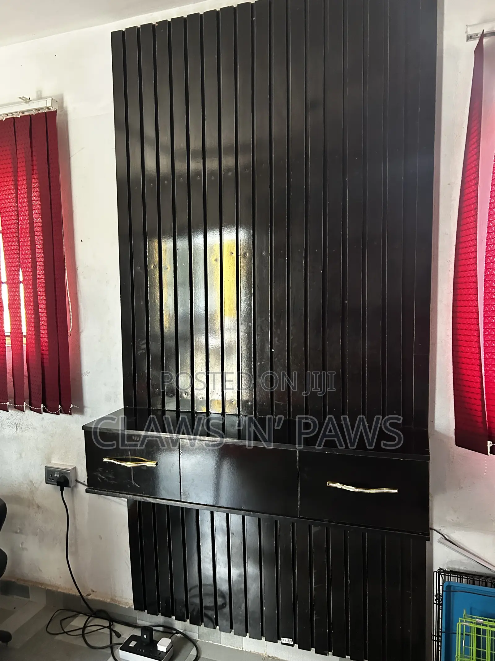 Salon Wall Shelf