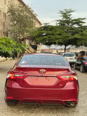 Toyota Camry SE (2.5L 4cyl 8A) 2019 Burgundy