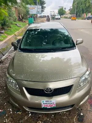 Toyota Corolla LE 4dr Sedan (1.8L 4cyl 4A) 2010 Gold