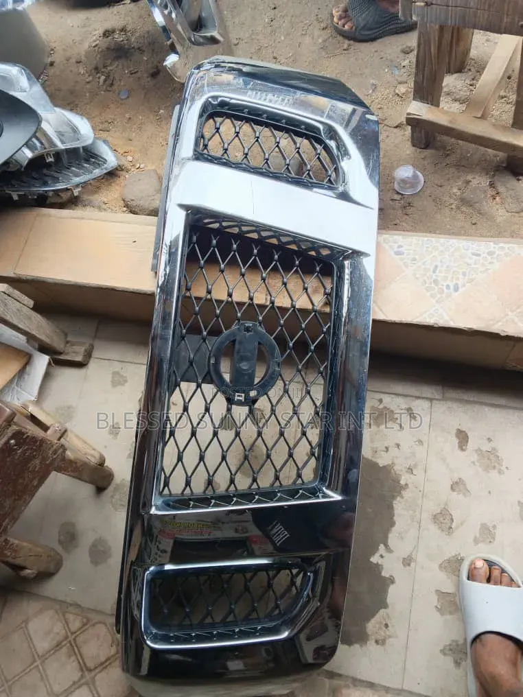 Front Grille Nissan Nv2500